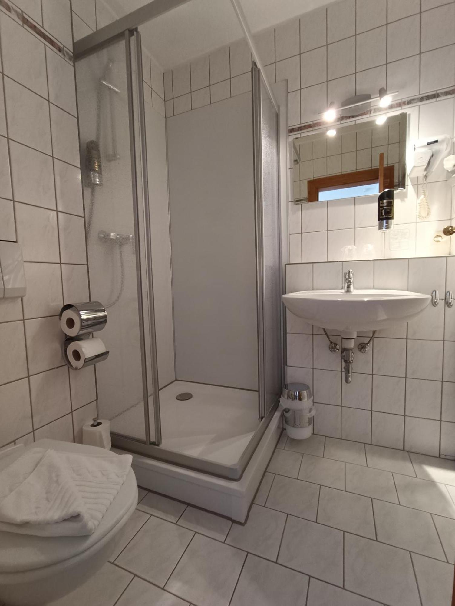 Reethaeuser Auf Ruegen Middelhagen Phòng bức ảnh